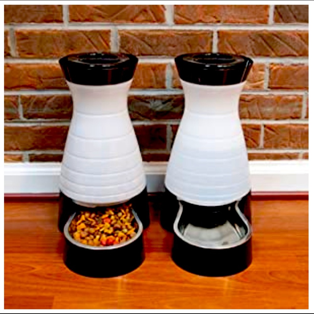 Pet Food and Water Station